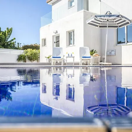 Hibiscus Villa *